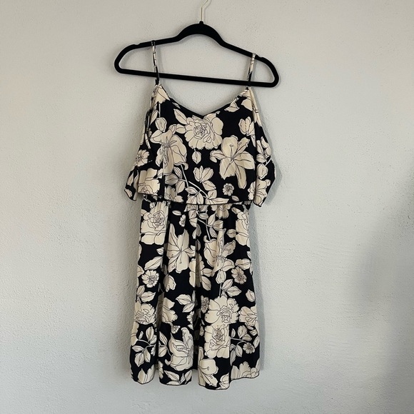 DE Sepreso Woman Black & White Floral Cutout Popover Dress, Size XL - Picture 3 of 12